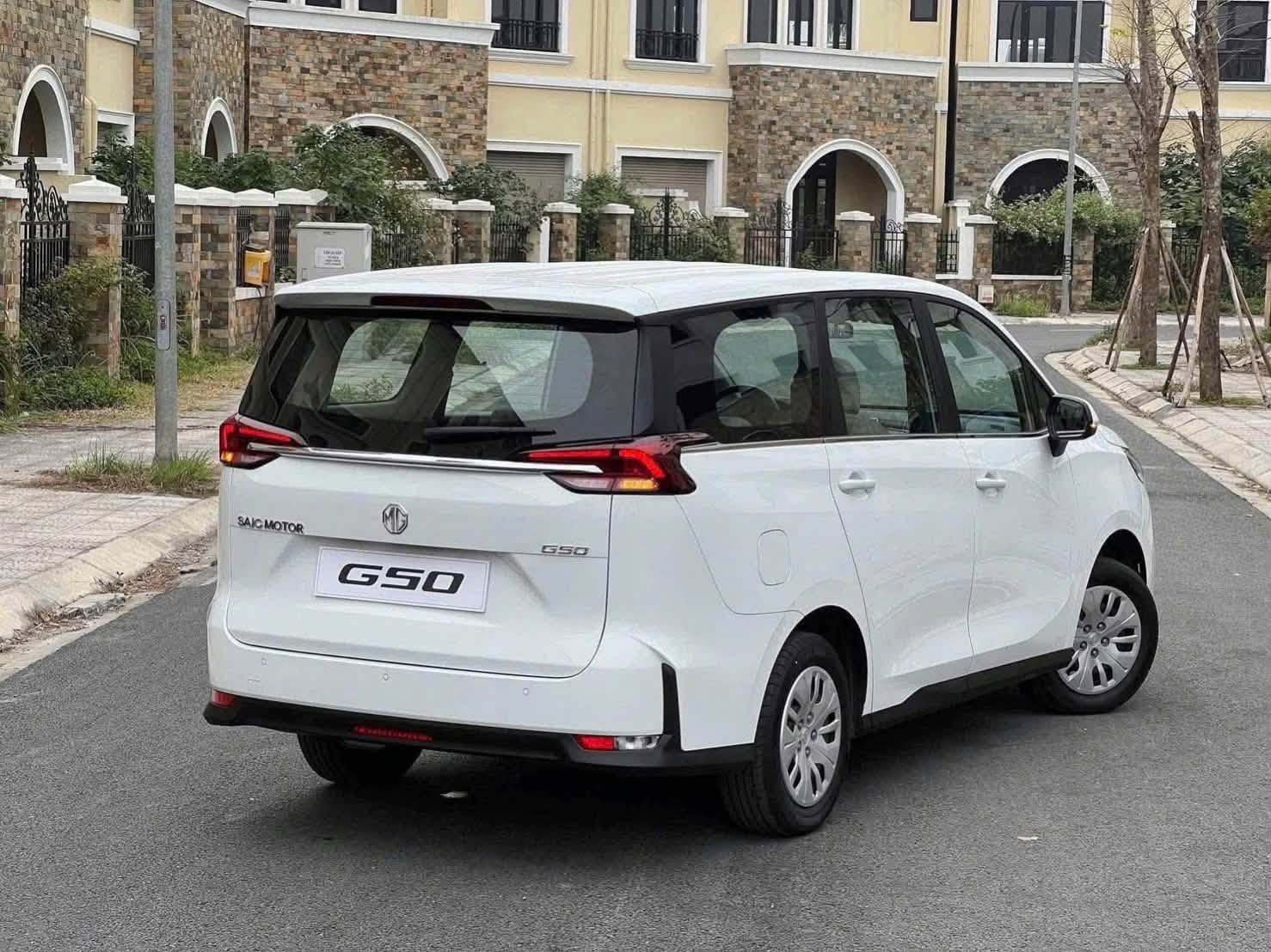 MPV rẻ nhất Việt Nam là đây: Giá thực tế chỉ từ 395 triệu đồng, lớn hơn Innova Cross, thêm lựa chọn giá 'dễ thở' cho dân dịch vụ- Ảnh 4. MPV rẻ nhất Việt Nam là đây: Giá thực tế chỉ từ 395 triệu đồng, lớn hơn Innova Cross, thêm lựa chọn giá 'dễ thở' cho dân dịch vụ- Ảnh 4.