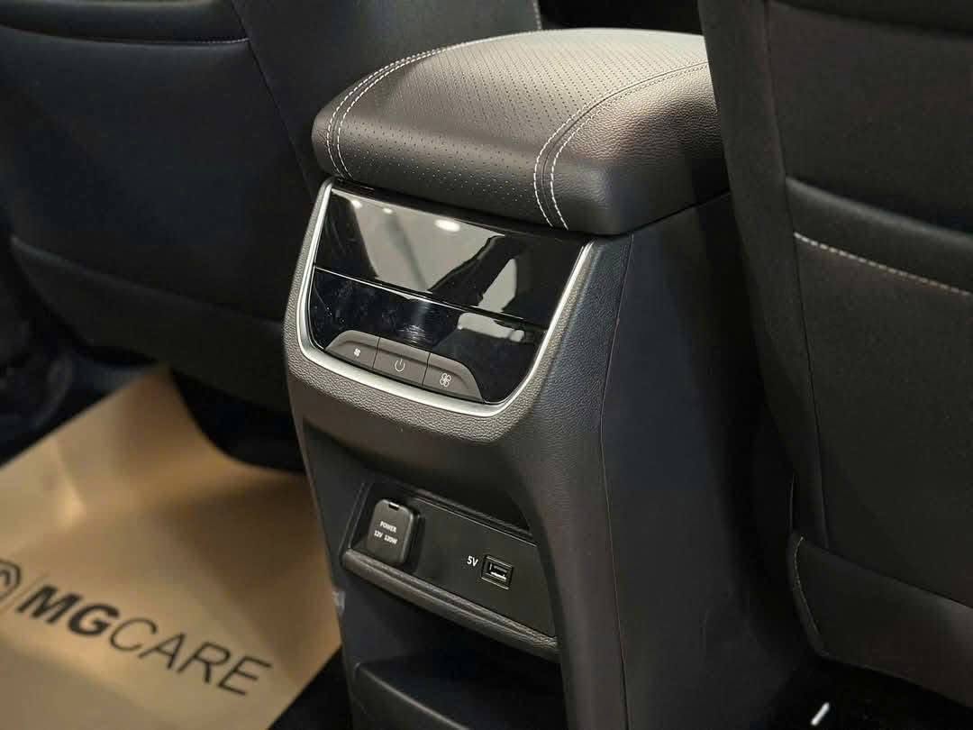 MPV rẻ nhất Việt Nam là đây: Giá thực tế chỉ từ 395 triệu đồng, lớn hơn Innova Cross, thêm lựa chọn giá 'dễ thở' cho dân dịch vụ- Ảnh 8. MPV rẻ nhất Việt Nam là đây: Giá thực tế chỉ từ 395 triệu đồng, lớn hơn Innova Cross, thêm lựa chọn giá 'dễ thở' cho dân dịch vụ- Ảnh 8.