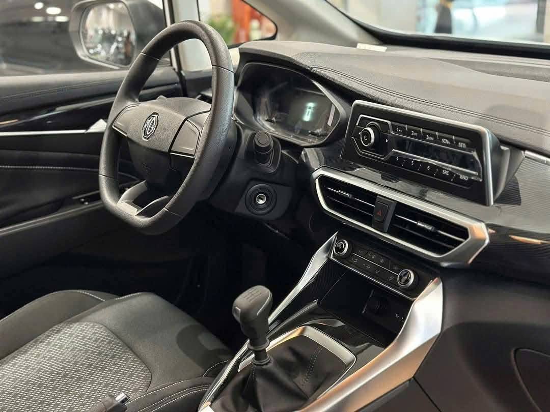 MPV rẻ nhất Việt Nam là đây: Giá thực tế chỉ từ 395 triệu đồng, lớn hơn Innova Cross, thêm lựa chọn giá 'dễ thở' cho dân dịch vụ- Ảnh 7. MPV rẻ nhất Việt Nam là đây: Giá thực tế chỉ từ 395 triệu đồng, lớn hơn Innova Cross, thêm lựa chọn giá 'dễ thở' cho dân dịch vụ- Ảnh 7.