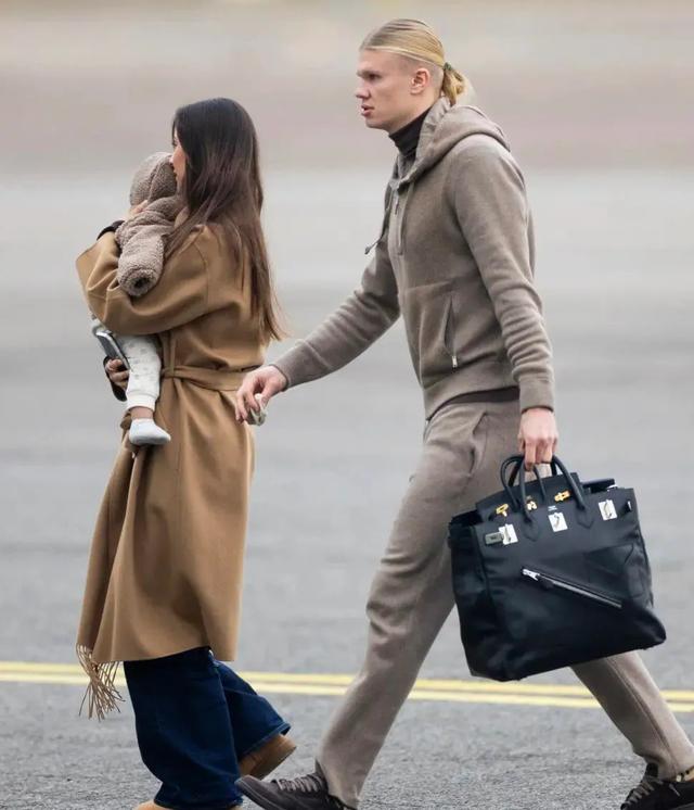 Phát hiện Haaland chơi Hermès Birkin cũng chỉ vì vợ con- Ảnh 2.