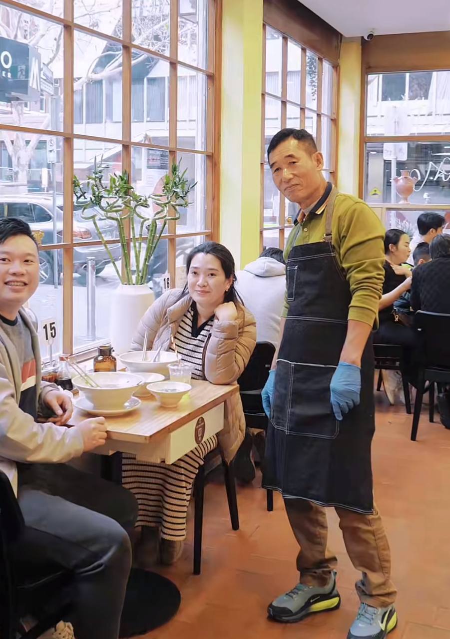 Đã rõ lý do Phở Bát Đàn đóng cửa suốt 1 tháng, hóa ra ông bà chủ âm thầm sang Tây mở luôn chi nhánh hoành tráng- Ảnh 15.