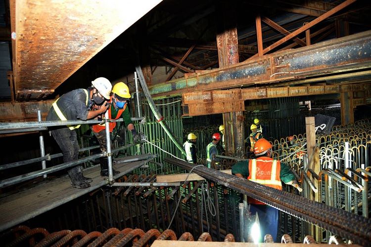 Phát hiện hơn 100 xe tải trộn bê tông từng đổ 1.200 m³ xuyên đêm, công trình ngầm dài 236 m, sâu 32 m lộ diện- Ảnh 4.