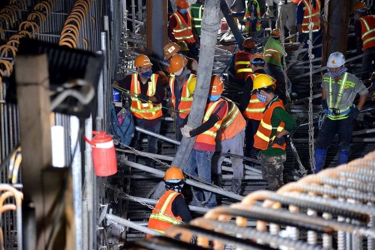 Phát hiện hơn 100 xe tải trộn bê tông từng đổ 1.200 m³ xuyên đêm, công trình ngầm dài 236 m, sâu 32 m lộ diện- Ảnh 2.