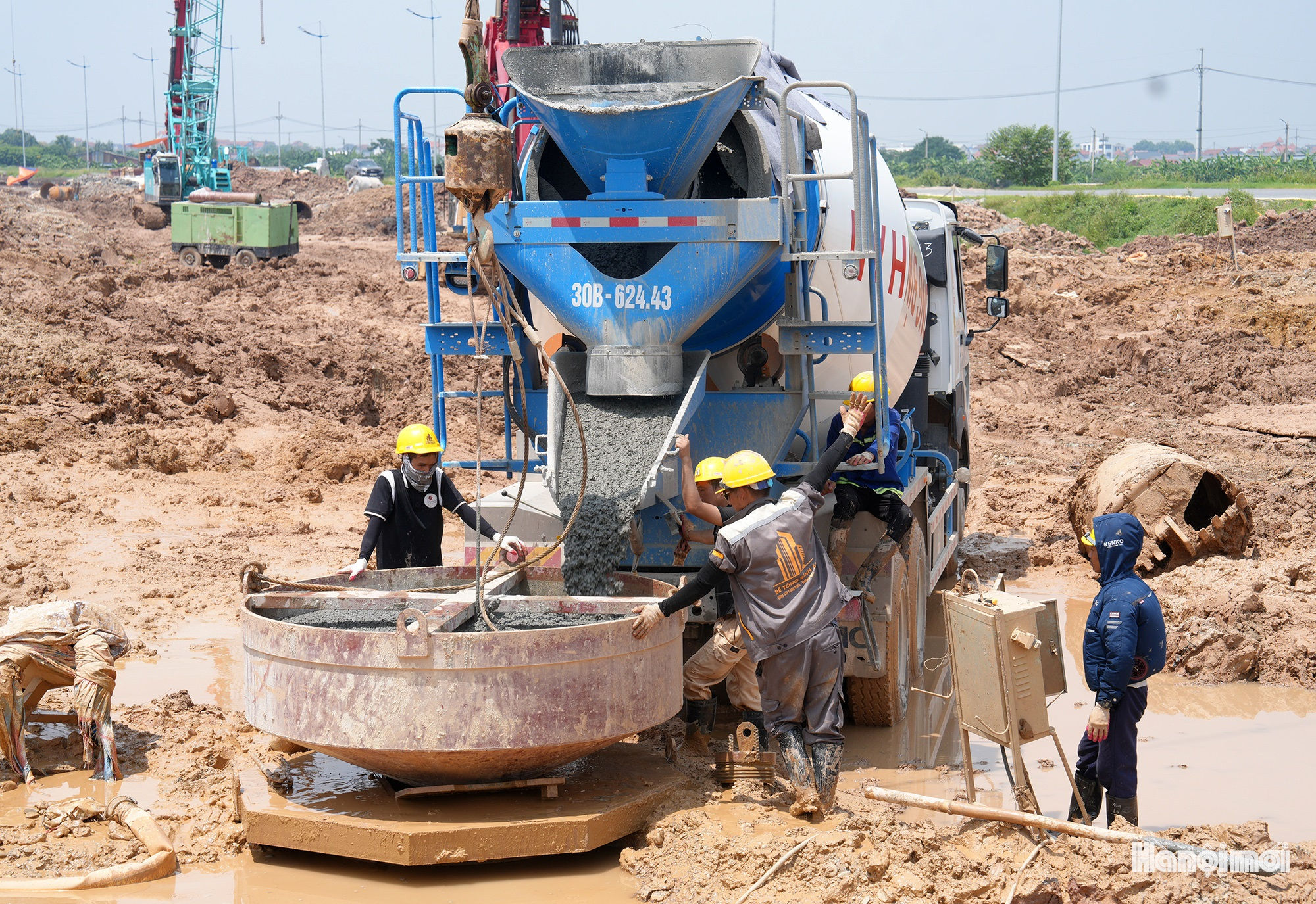 Toàn cảnh 9 trụ cầu Hồng Hà vươn lên giữa sông Hồng- Ảnh 8.