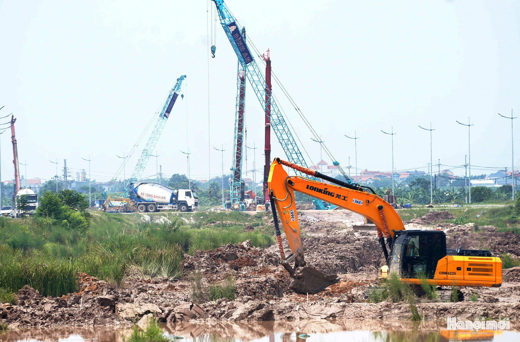 Toàn cảnh 9 trụ cầu Hồng Hà vươn lên giữa sông Hồng- Ảnh 10.