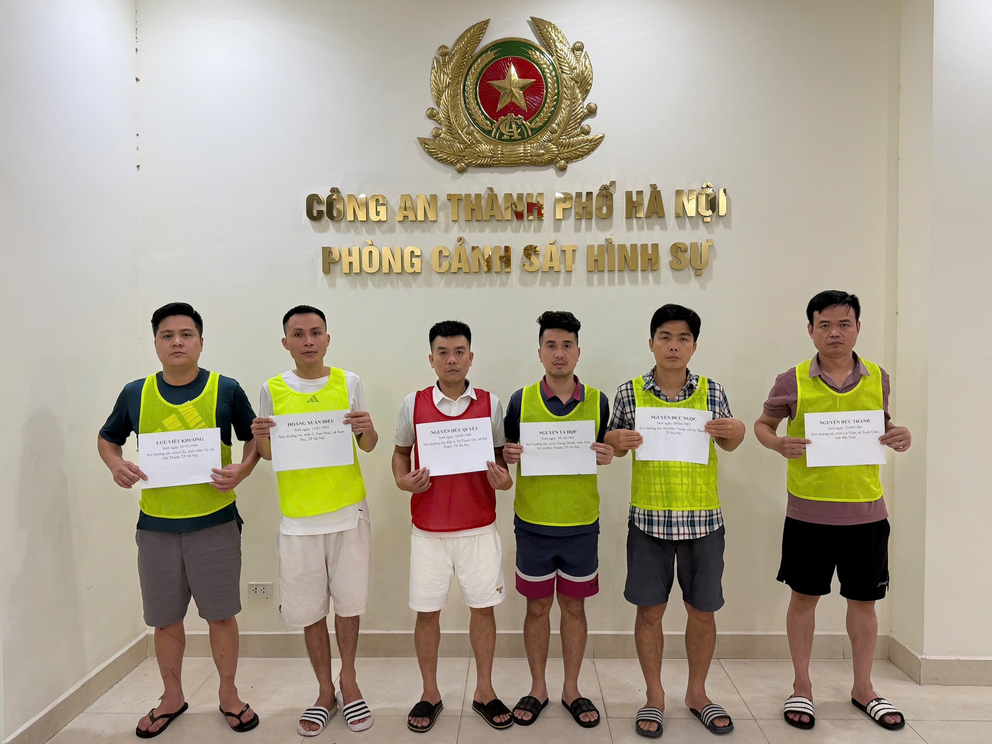 Ninh Bình triệt phá đường dây cá độ bóng đá hơn 900 tỷ đồng- Ảnh 1.