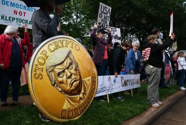 1 triệu nhà đầu tư mua memecoin của Tổng thống Donald Trump lỗ gần 4 tỷ USD, có người 'bốc hơi' nửa tài khoản- Ảnh 3.