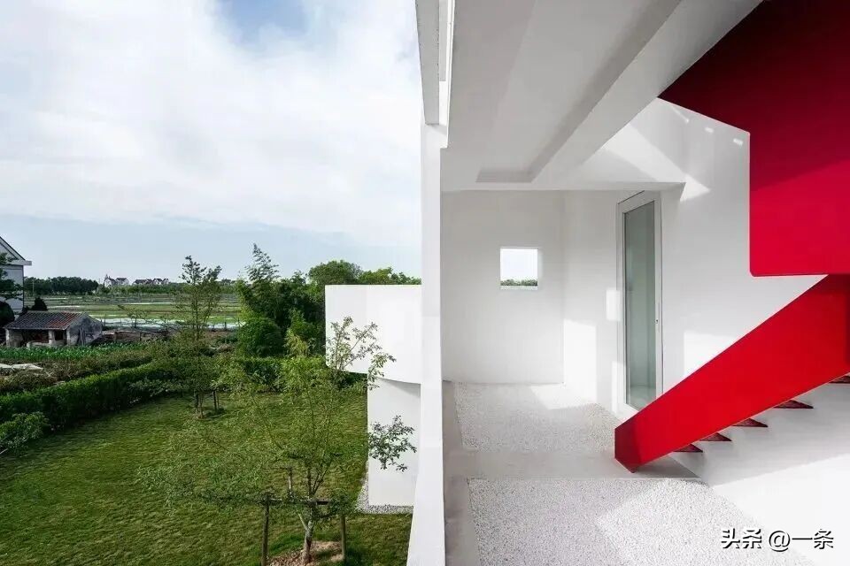 Chi 7 tỷ đồng xây biệt thự trắng giữa vùng quê: Cặp vợ chồng khiến cả làng ngỡ ngàng, nhưng điều đáng giá nhất lại không nằm ở ngôi nhà- Ảnh 11.