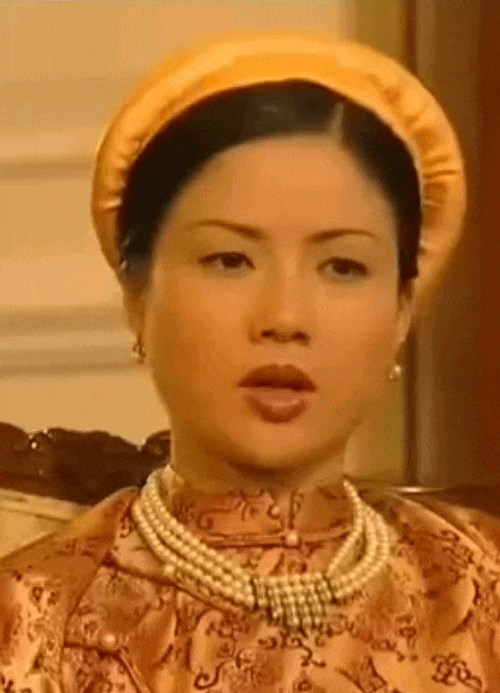 3 mỹ nhân từng đóng vai Nam Phương Hoàng hậu: Người được khen thần thái, người thu hút với hàng trăm triệu lượt xem- Ảnh 11.