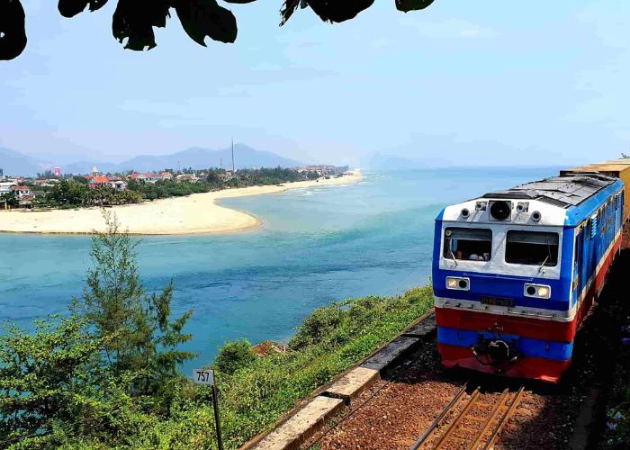 Khách Tây nhất quyết đi tàu hỏa du lịch Việt Nam thay vì đi máy bay, dõng dạc tuyên bố: “17 tiếng nhưng đáng từng phút” - Ảnh 8.