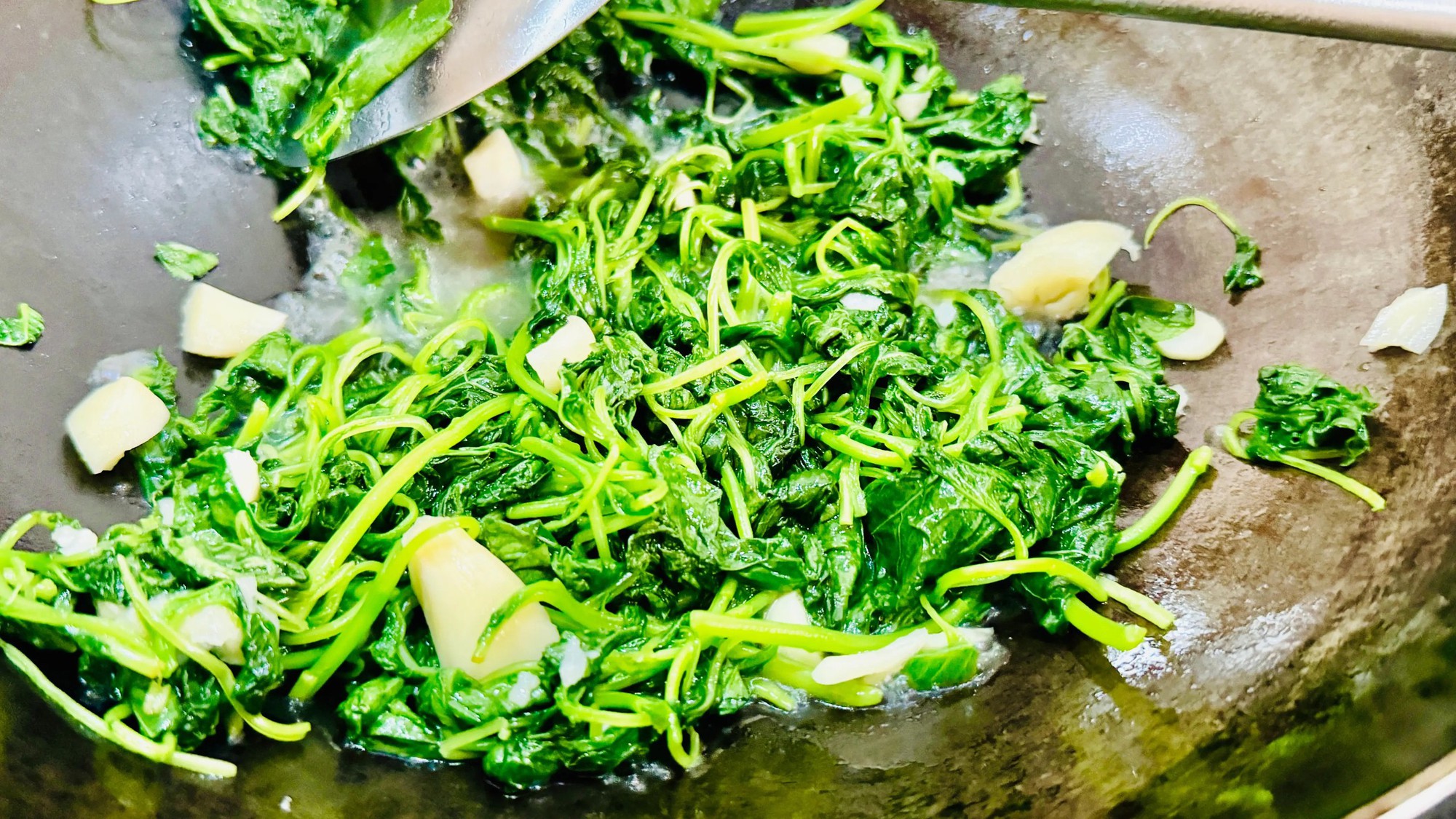 Không cần sơn hào hải vị, bữa cơm cuối tuần của gia đình tôi toàn món nấu nhanh nhưng ai cũng hào hứng- Ảnh 3.