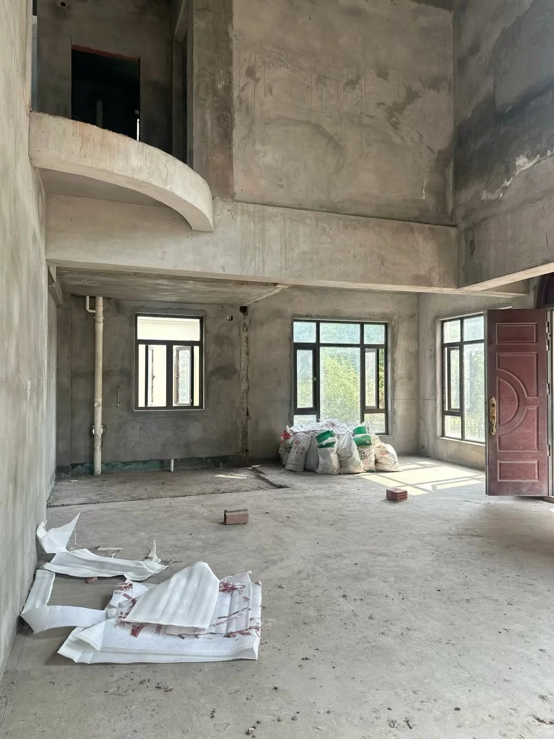 Mẹ đơn thân chi 1,2 tỷ cải tạo biệt thự ở cùng bạn trai 24 tuổi - Ảnh 3.
