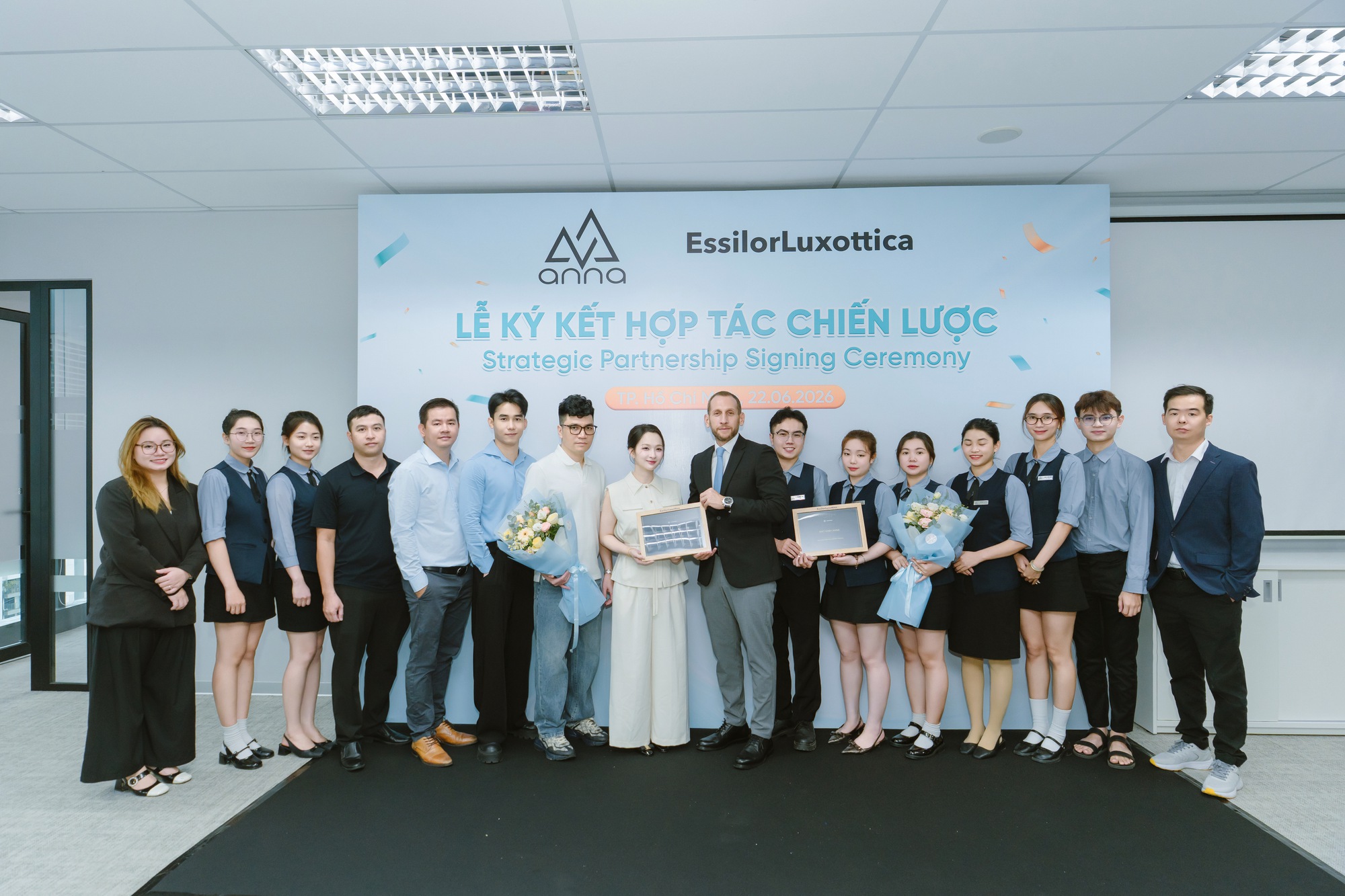 Essilor Luxottica x Kính mắt Anna: Hợp tác chiến lược nhằm Nâng chuẩn thị lực Việt - Ảnh 2.