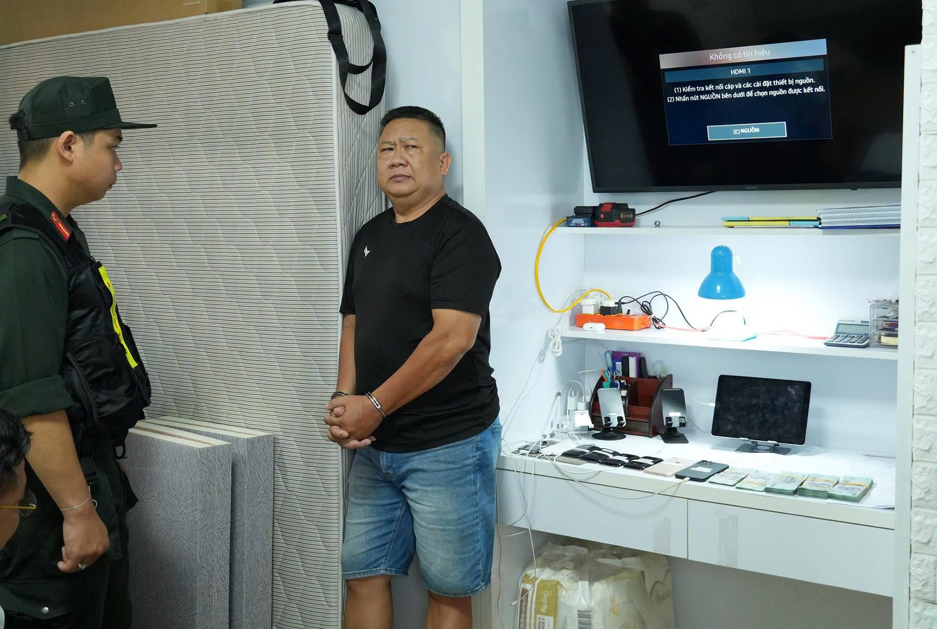 Liên tiếp triệt phá 2 đường dây cá độ bóng đá lên tới 900-1.000 tỷ đồng, tạm giữ 19 đối tượng- Ảnh 5.