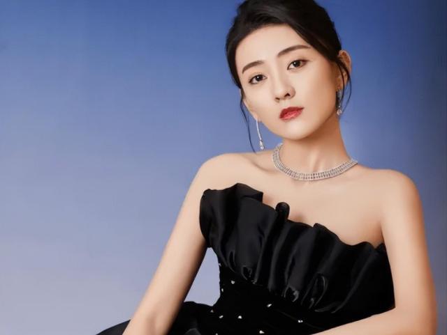 Phụ nữ nhìn trẻ hơn tuổi thường có chung 6 thói quen này: Chỉ cần duy trì được 3 điều cũng đã "ăn đứt" nhiều người cùng tuổi- Ảnh 3.