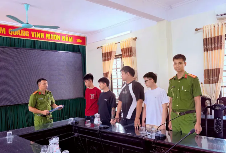 Khởi tố nhóm đối tượng thu thập, mua bán trái phép 117 tài khoản ngân hàng của học sinh- Ảnh 1.