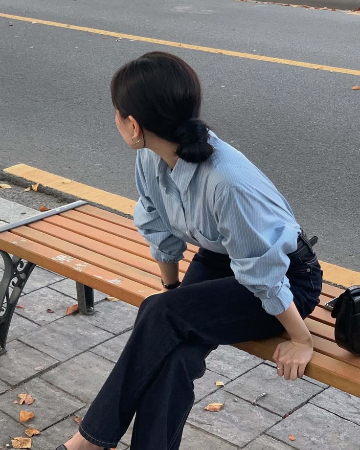 Nếu ngày mai có thêm 100 triệu đồng, điều đầu tiên bạn nên làm là gì?- Ảnh 1.