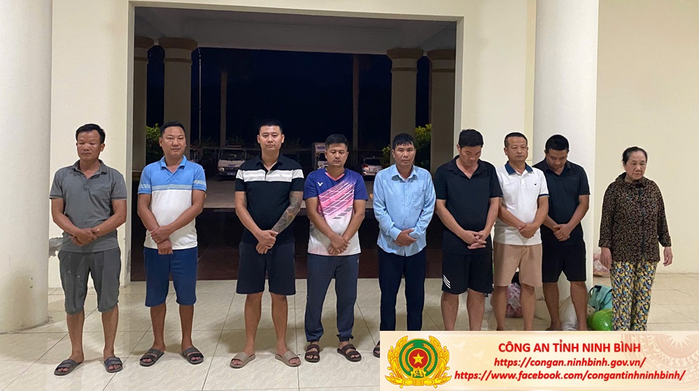 Điều tra giao dịch tới 1,3 tỷ đồng/ngày, công an bắt giữ Trần Thị Hằng SN 1963 và 9 người đàn ông- Ảnh 1.