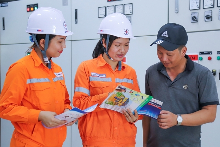 Bộ Công Thương nêu lý do chưa áp giá điện sinh hoạt theo giờ với hộ gia đình - Ảnh 1.