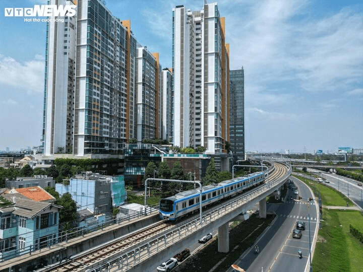 Doanh nghiệp ồ ạt bung hàng, chuyên gia Savills cảnh báo một nghịch lý đáng lo ngại ở thị trường TP.HCM- Ảnh 3.
