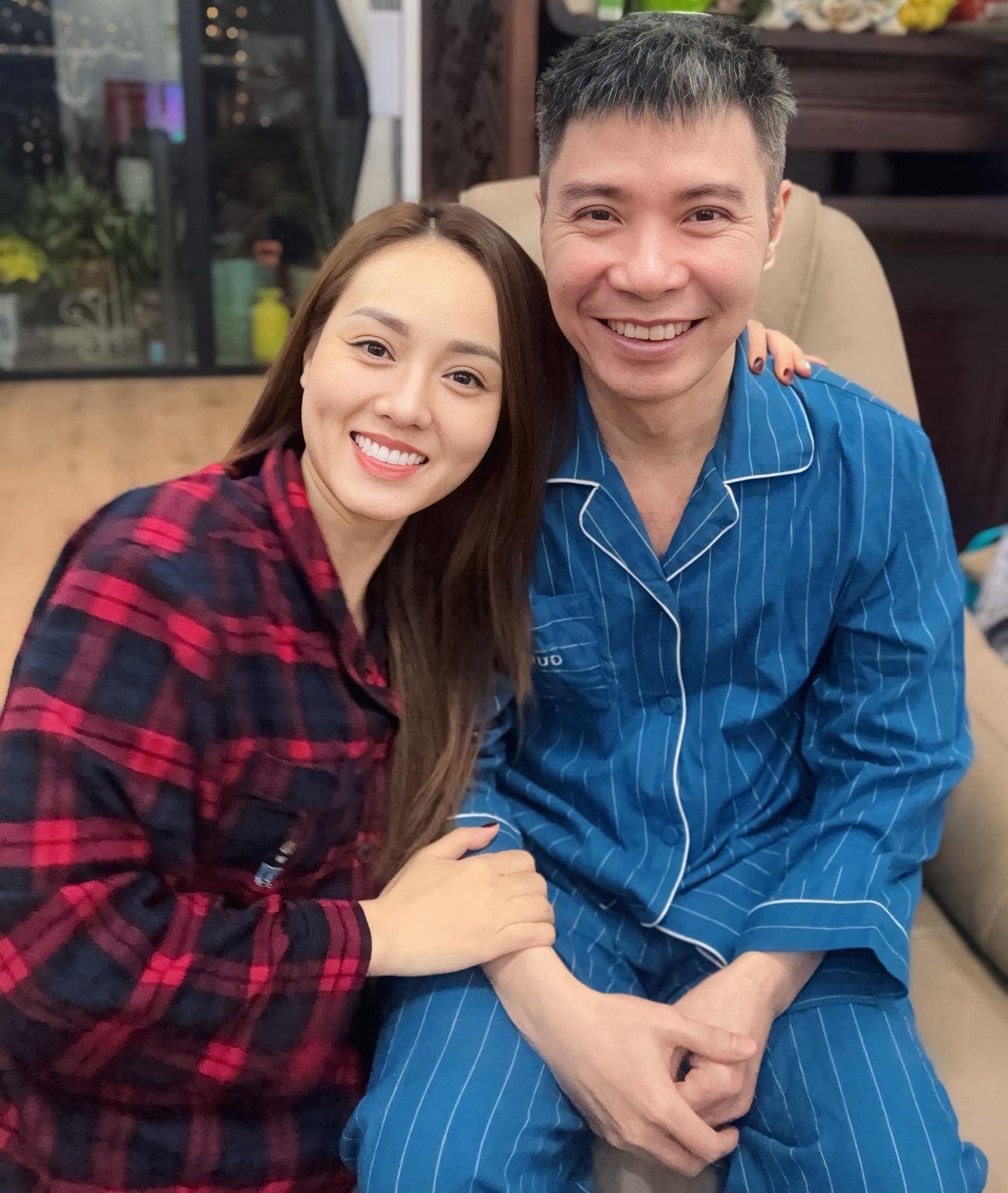 Vợ kém 15 tuổi NSND Công Lý nói thẳng: "Chồng ốm thì cả nước biết, số khổ cả nước cũng hay" - Ảnh 1.