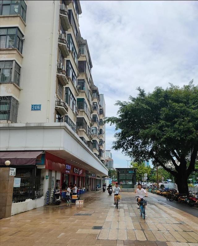 Nhiều người bán căn hộ tầng cao để chuyển về chung cư cũ: Sau vài năm ở mới nhận ra mình đã trả tiền cho quá nhiều thứ không thực sự dùng- Ảnh 3.
