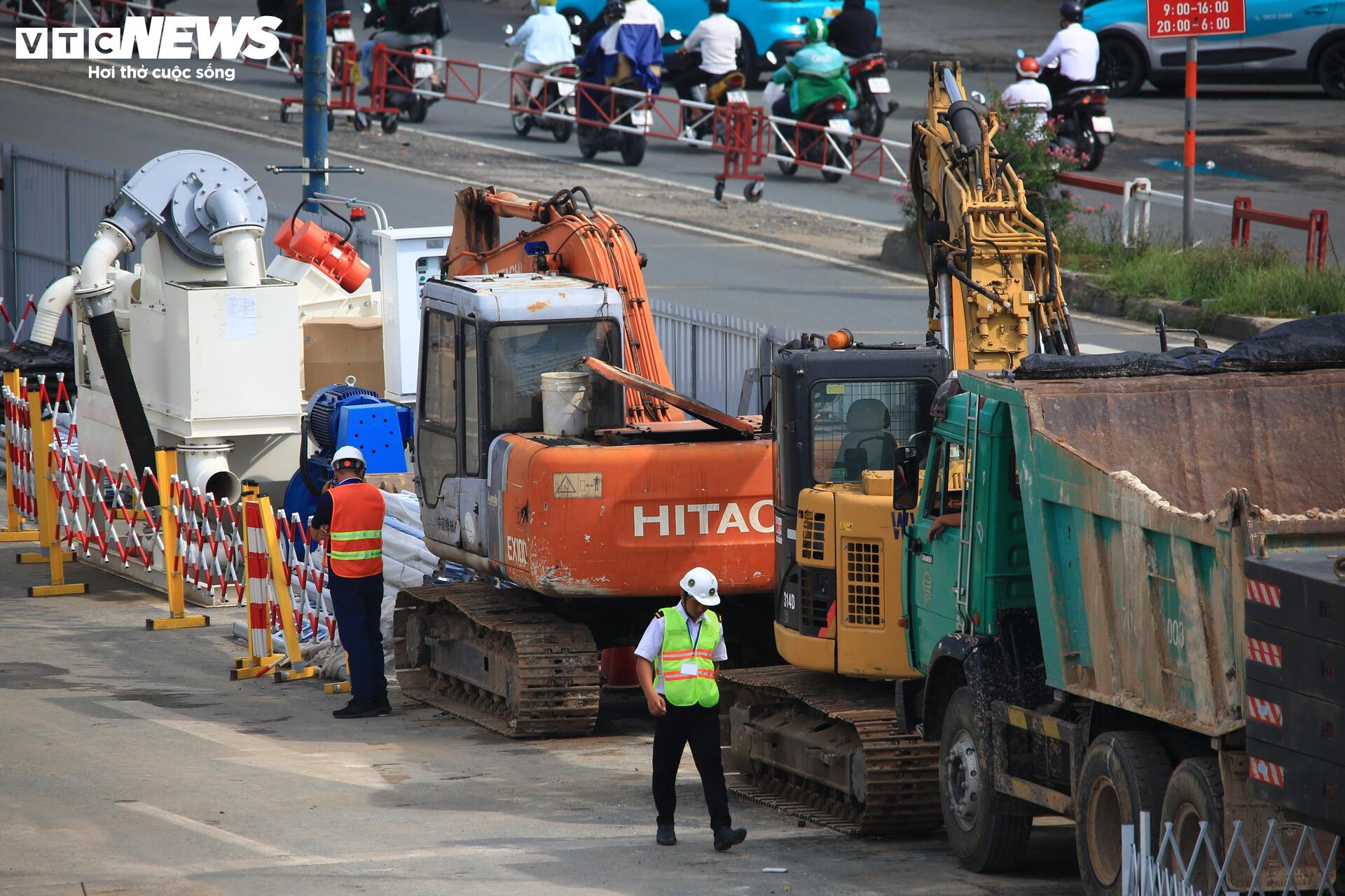 Tấp nập thi công ga ngầm đầu tiên của metro Bến Thành - Tham Lương- Ảnh 10.