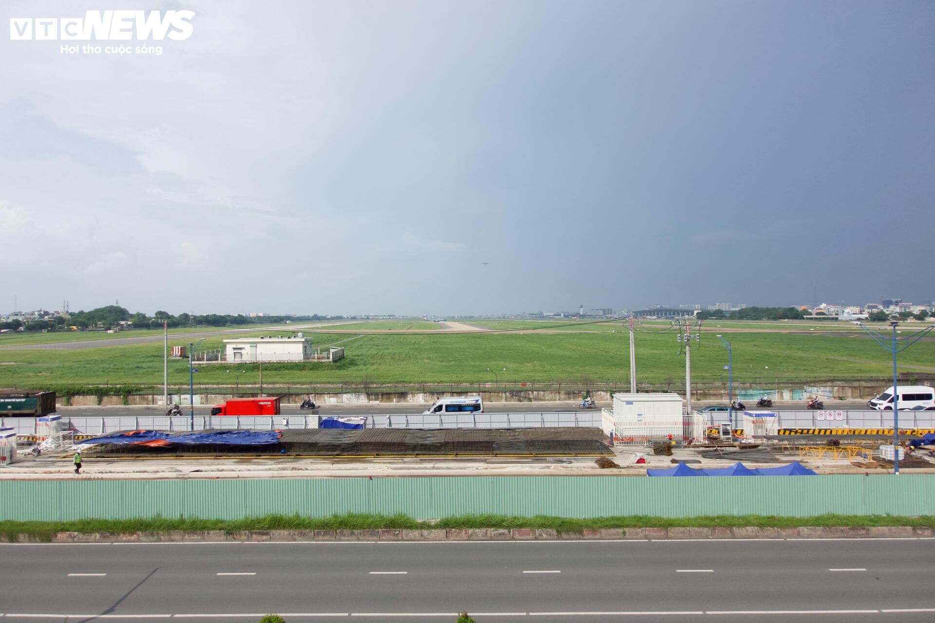 Tấp nập thi công ga ngầm đầu tiên của metro Bến Thành - Tham Lương- Ảnh 8.