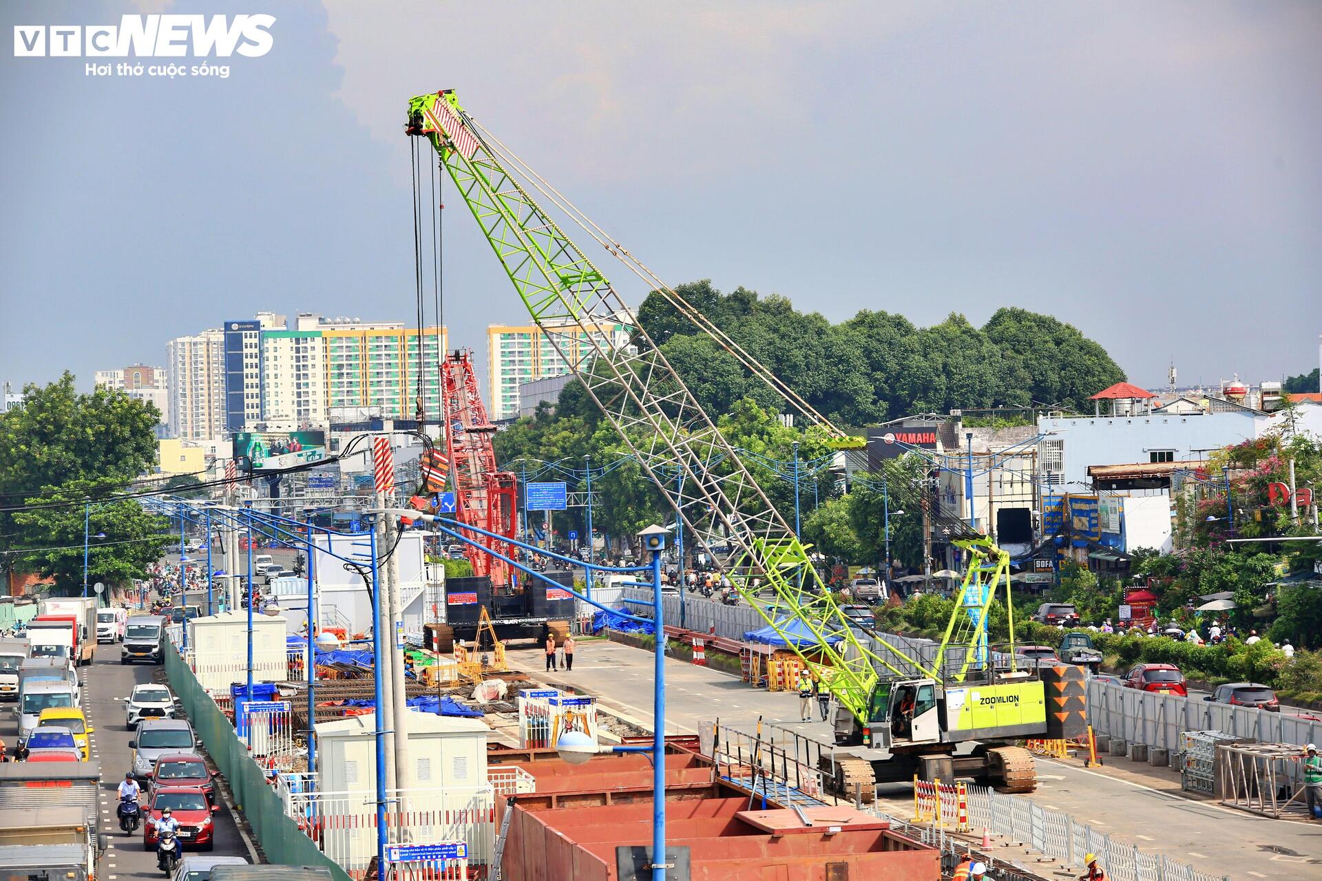 Tấp nập thi công ga ngầm đầu tiên của metro Bến Thành - Tham Lương- Ảnh 7.