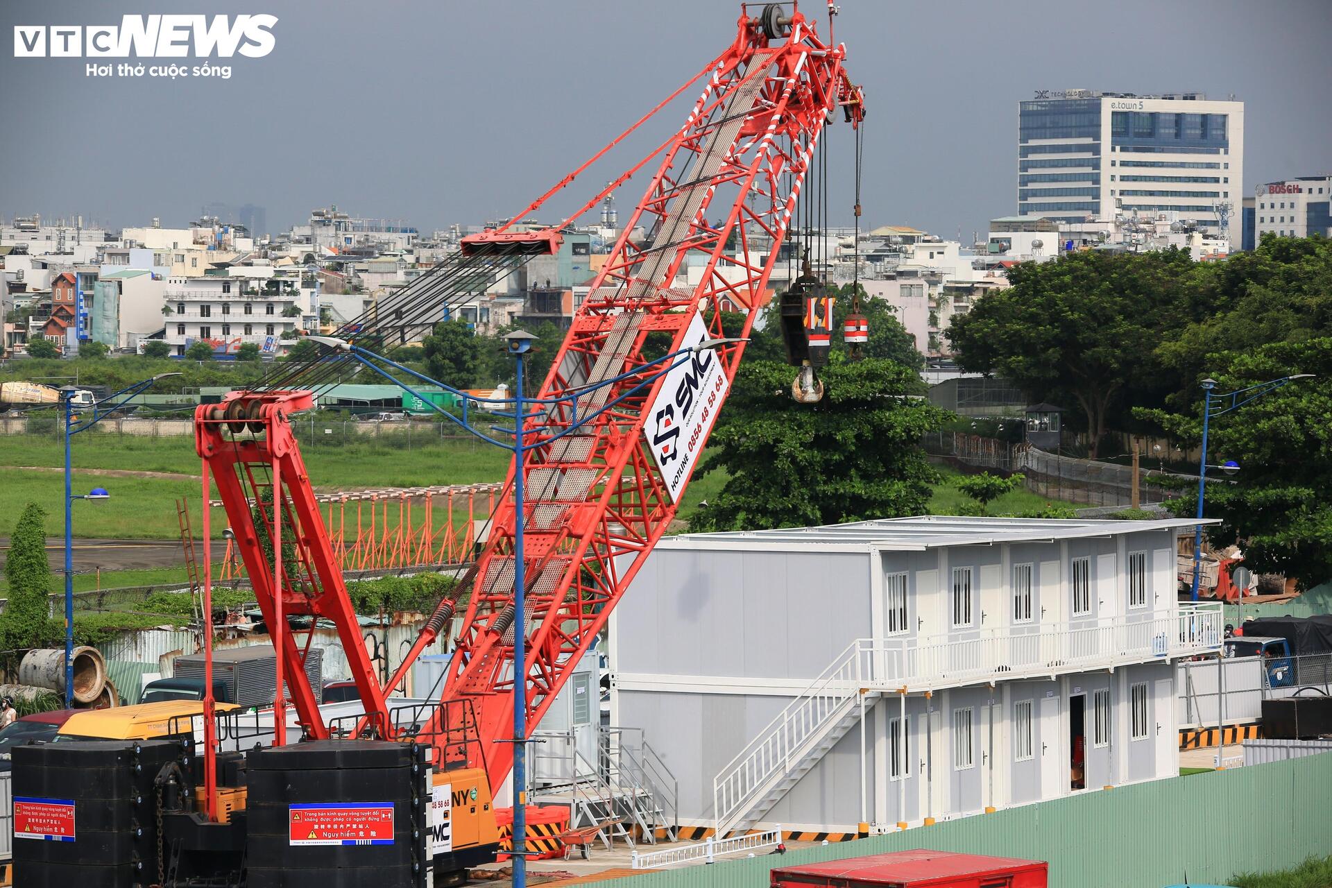 Tấp nập thi công ga ngầm đầu tiên của metro Bến Thành - Tham Lương- Ảnh 5.