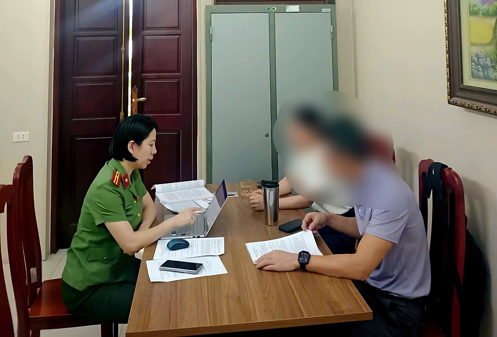 Công an điều tra loạt sai phạm tại trung tâm ngoại ngữ nổi tiếng ở Hà Nội- Ảnh 1.