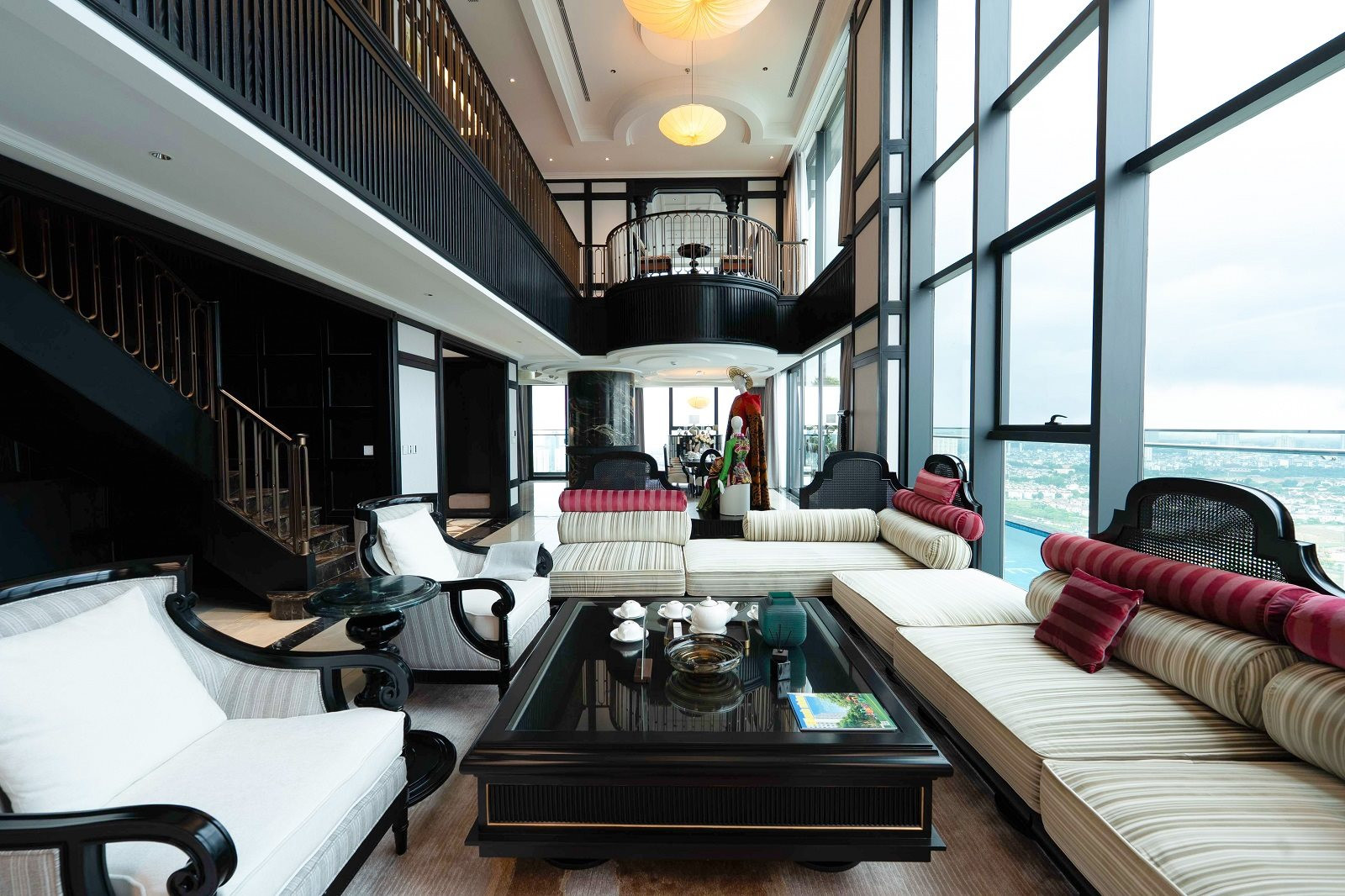 Giữa tầng không Ciputra, Sunshine Group kiến tạo “dinh thự” hàng hiệu hàng trăm m2 cho gia đình đa thế hệ ra sao?- Ảnh 2.