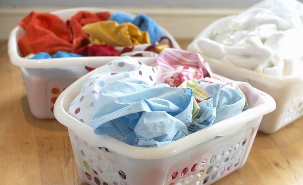 Đừng lạm dụng chế độ giặt nhanh trên máy giặt: Nhiều người dùng sai cách nên quần áo càng giặt càng bẩn, nhanh xuống cấp - Ảnh 2.