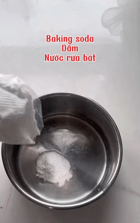 Bộ 3 "phép thuật" giúp xoong nồi cháy đen sáng bóng như mới: Nhà nào cũng có sẵn trong bếp- Ảnh 10.
