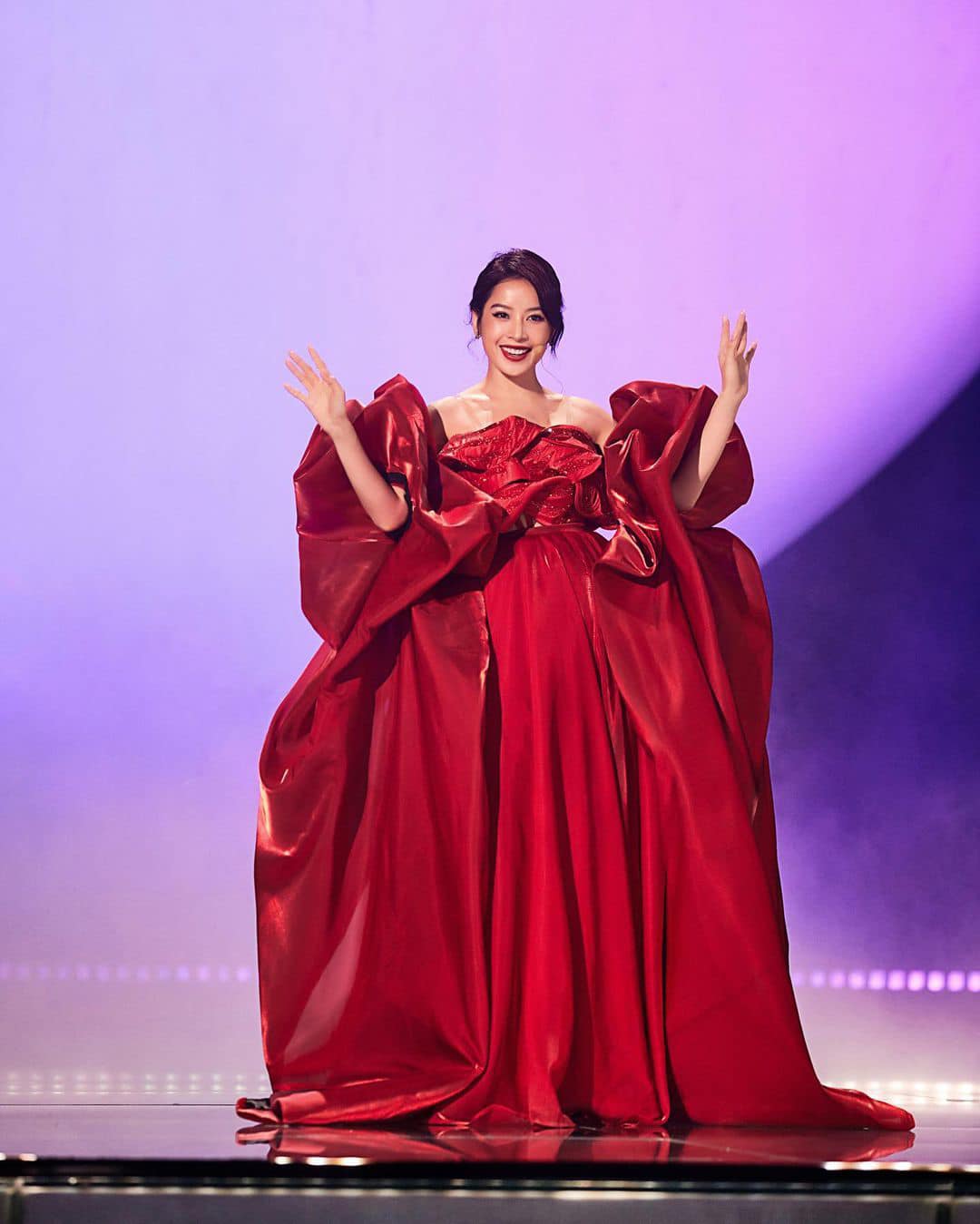 Mỹ nhân Việt đầu tiên được mời đến sự kiện Weibo, được truyền thông Trung khen đẹp hơn Triệu Lệ Dĩnh - Ảnh 2.