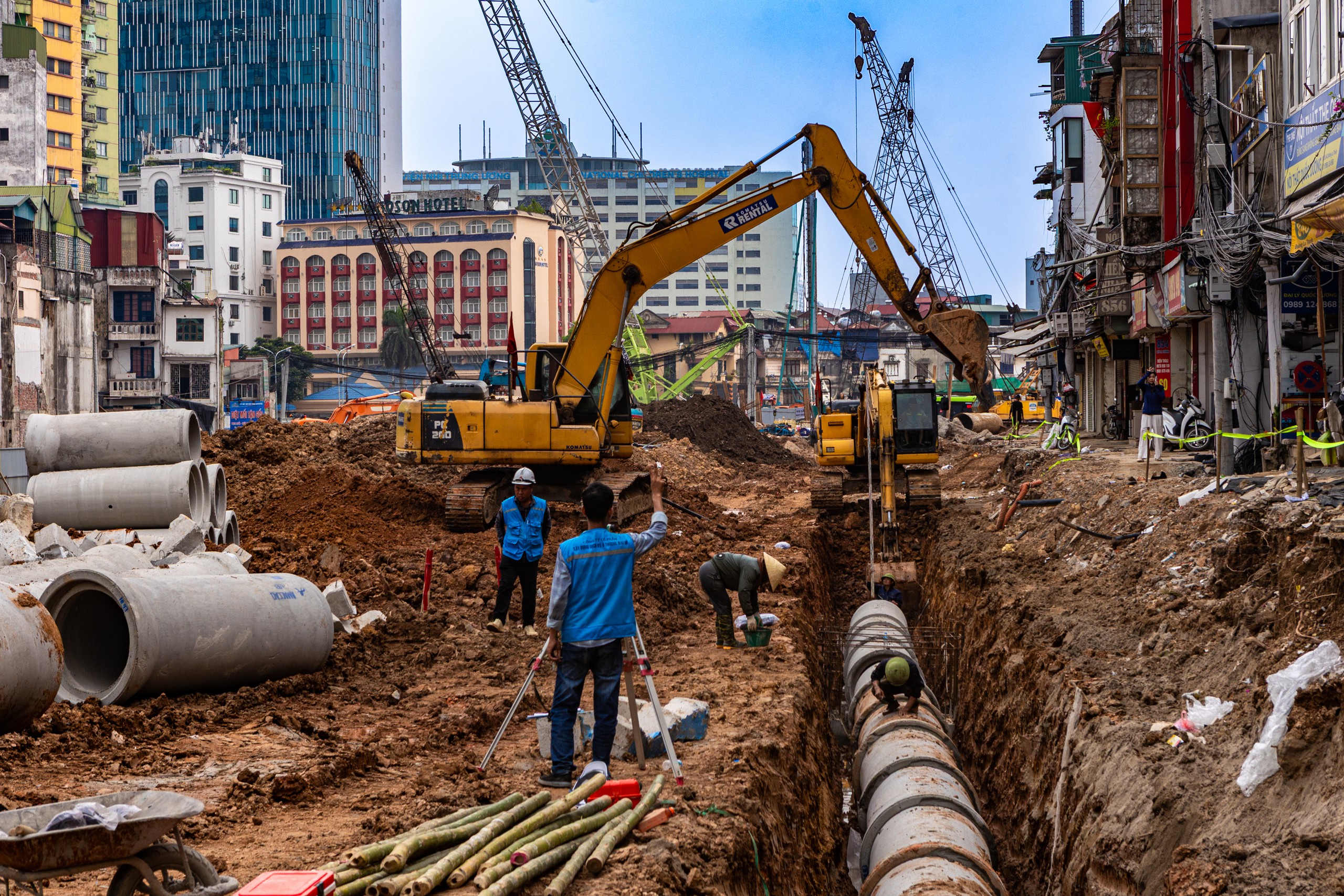 Cận cảnh tuyến đường "đắt nhất hành tinh" giữa trung tâm Hà Nội: Mỗi m2 ngốn 3,5 tỷ đồng, từng vướng mắc hơn 20 năm, sẽ thông xe sau vài tháng nữa- Ảnh 2. Cận cảnh tuyến đường "đắt nhất hành tinh" giữa trung tâm Hà Nội: Mỗi m2 ngốn 3,5 tỷ đồng, từng vướng mắc hơn 20 năm, sẽ thông xe sau vài tháng nữa- Ảnh 2.