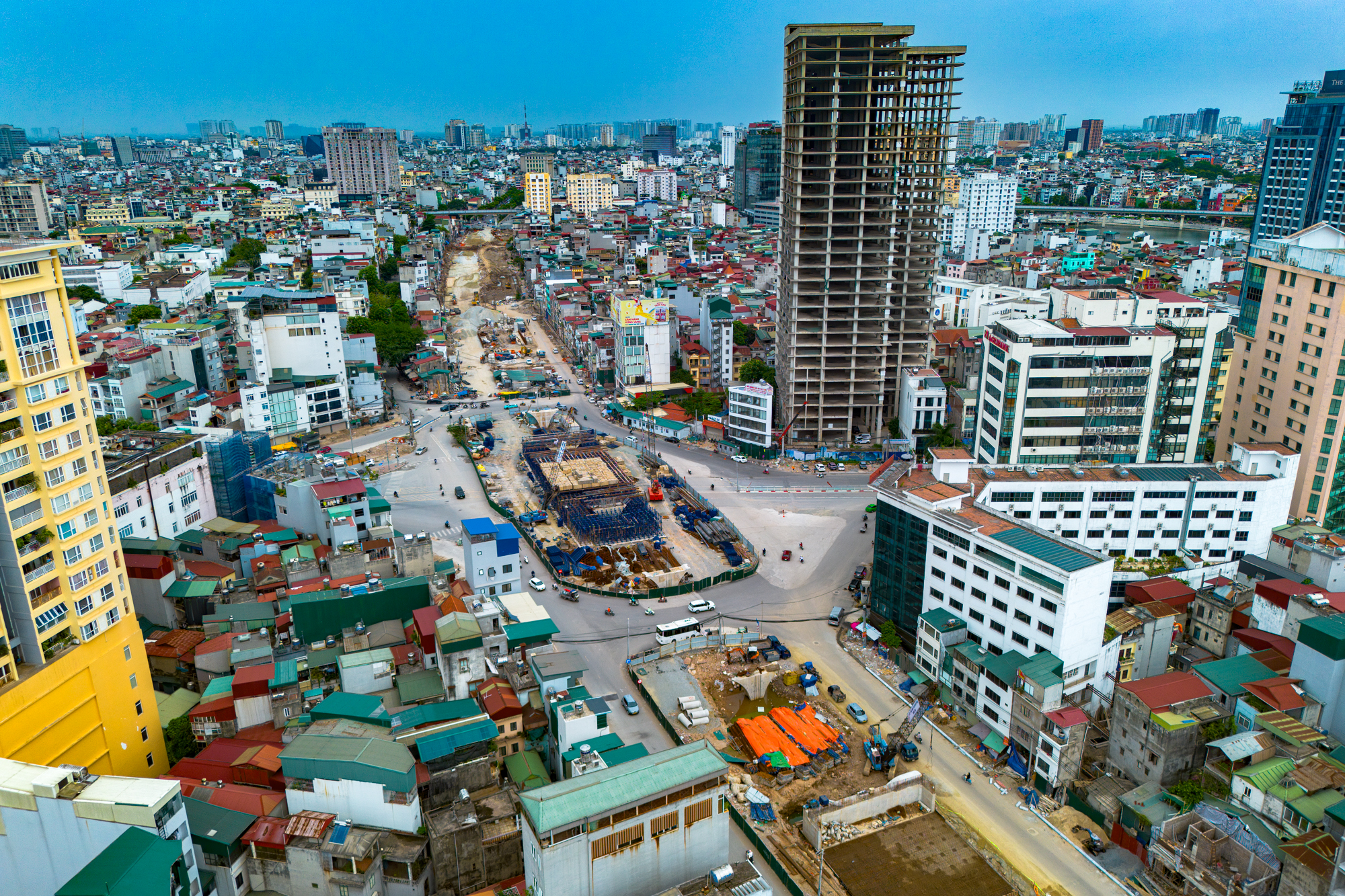 Cận cảnh tuyến đường "đắt nhất hành tinh" giữa trung tâm Hà Nội: Mỗi m2 ngốn 3,5 tỷ đồng, từng vướng mắc hơn 20 năm, sẽ thông xe sau vài tháng nữa- Ảnh 5. Cận cảnh tuyến đường "đắt nhất hành tinh" giữa trung tâm Hà Nội: Mỗi m2 ngốn 3,5 tỷ đồng, từng vướng mắc hơn 20 năm, sẽ thông xe sau vài tháng nữa- Ảnh 5.