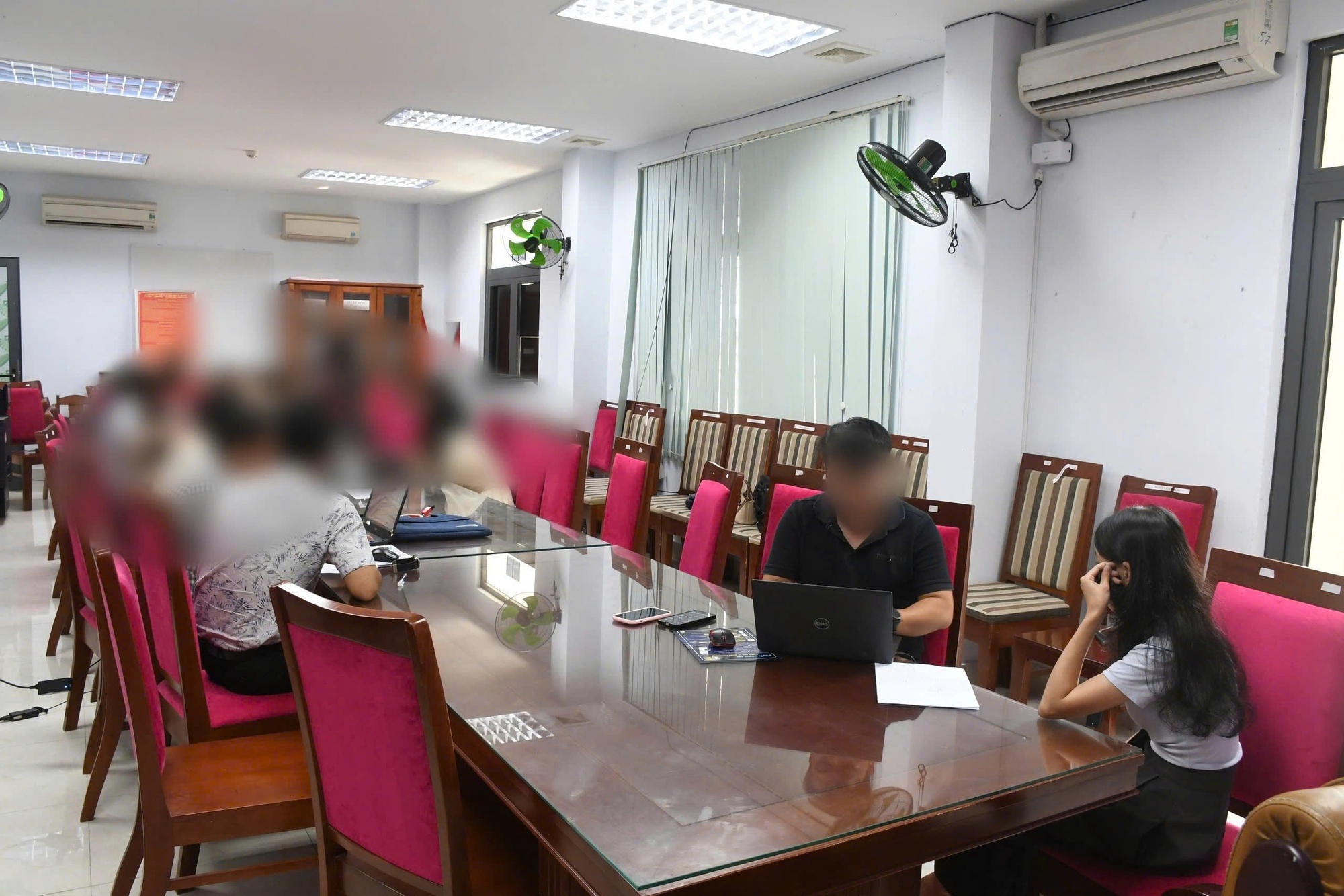 Công an đồng loạt triệu tập 86 người, bắt 'kẻ đầu sỏ' Nguyễn Văn Được SN 1993 liên quan hàng trăm tỷ đồng - Ảnh 2.