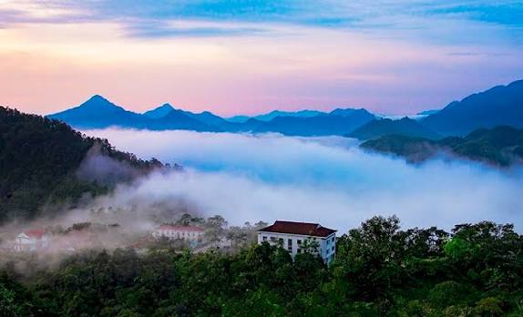 Không phải Sa Pa, đây là nơi thời tiết đủ 4 mùa trong 1 ngày, có thứ thuộc dạng "duy nhất của Việt Nam" - Ảnh 2.