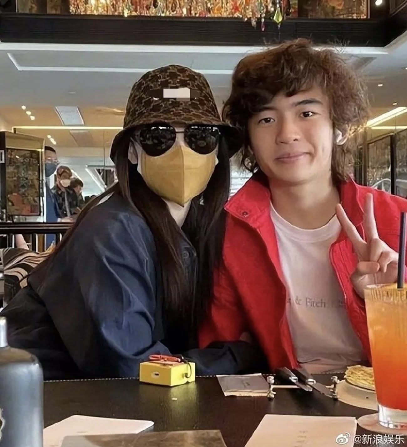Con trai Tạ Đình Phong - Trương Bá Chi không dựa vào hào quang của bố mẹ, tự chọn con đường riêng - Ảnh 1.