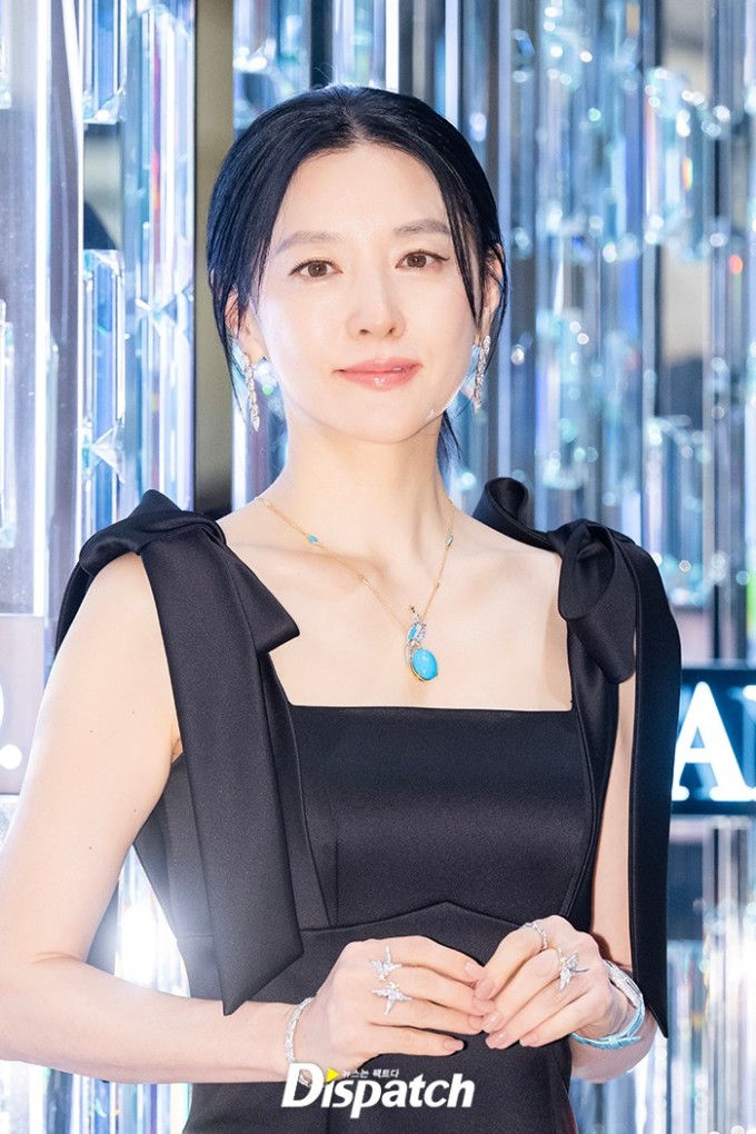 LeeYoung Ae tuổi 55 vẫn đẹp thần thái, da mọng collagen: Từ lâu đã kết thân 3 bài tập chống già từ bên trong- Ảnh 4.