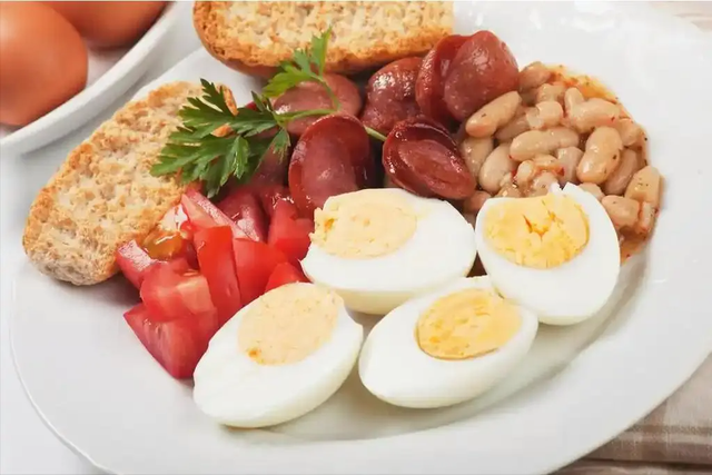Sau 60 tuổi mà không biết cách ăn trứng như thế này, coi chừng "tự hại" sức khỏe mà không biết- Ảnh 1.