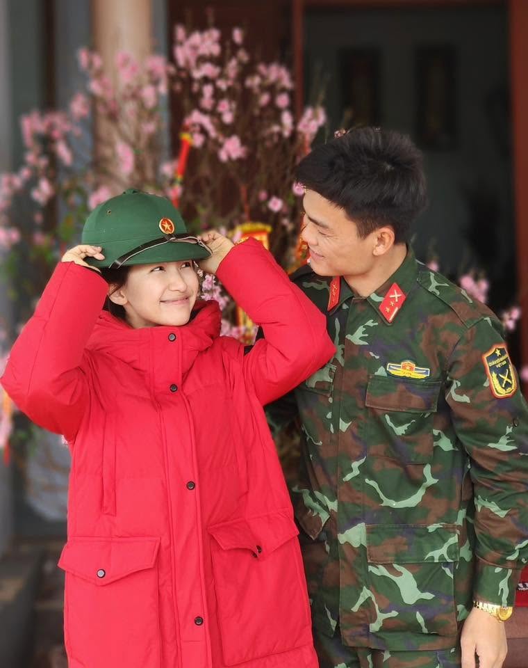 Ca sĩ Việt nhận bằng khen tỉnh Cà Mau: Chạy show không xuể sau hit 321 triệu views, hạnh phúc bên hôn phu Đại úy- Ảnh 6.