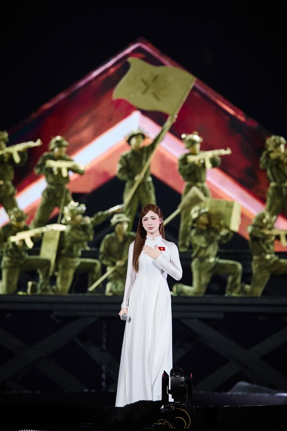Ca sĩ Việt nhận bằng khen tỉnh Cà Mau: Chạy show không xuể sau hit 321 triệu views, hạnh phúc bên hôn phu Đại úy- Ảnh 4.