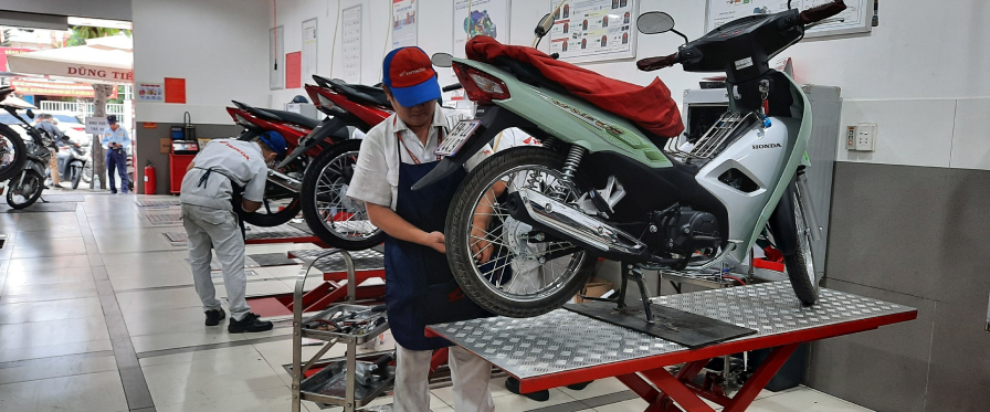Đi xe máy bao lâu thì phải bảo dưỡng, thay dầu?&nbsp;Câu trả lời từ các hãng Honda, Yamaha Vinfast- Ảnh 2.