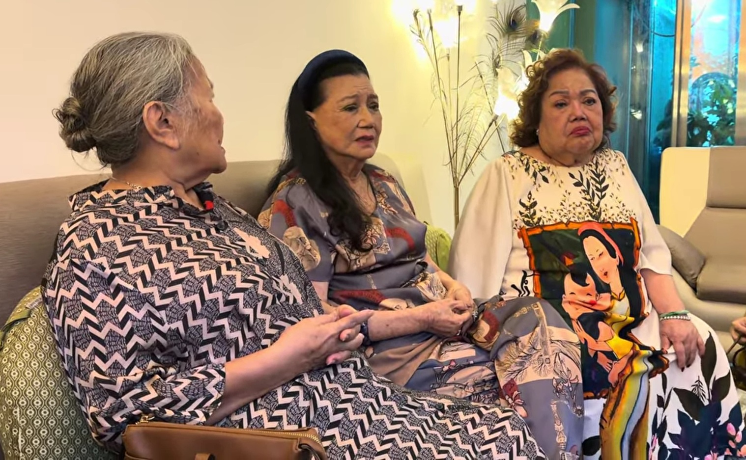 NSND Ngọc Giàu tới thăm nữ NSND quyền lực miền Nam: "Bây giờ em cũng tàn rồi"- Ảnh 2.
