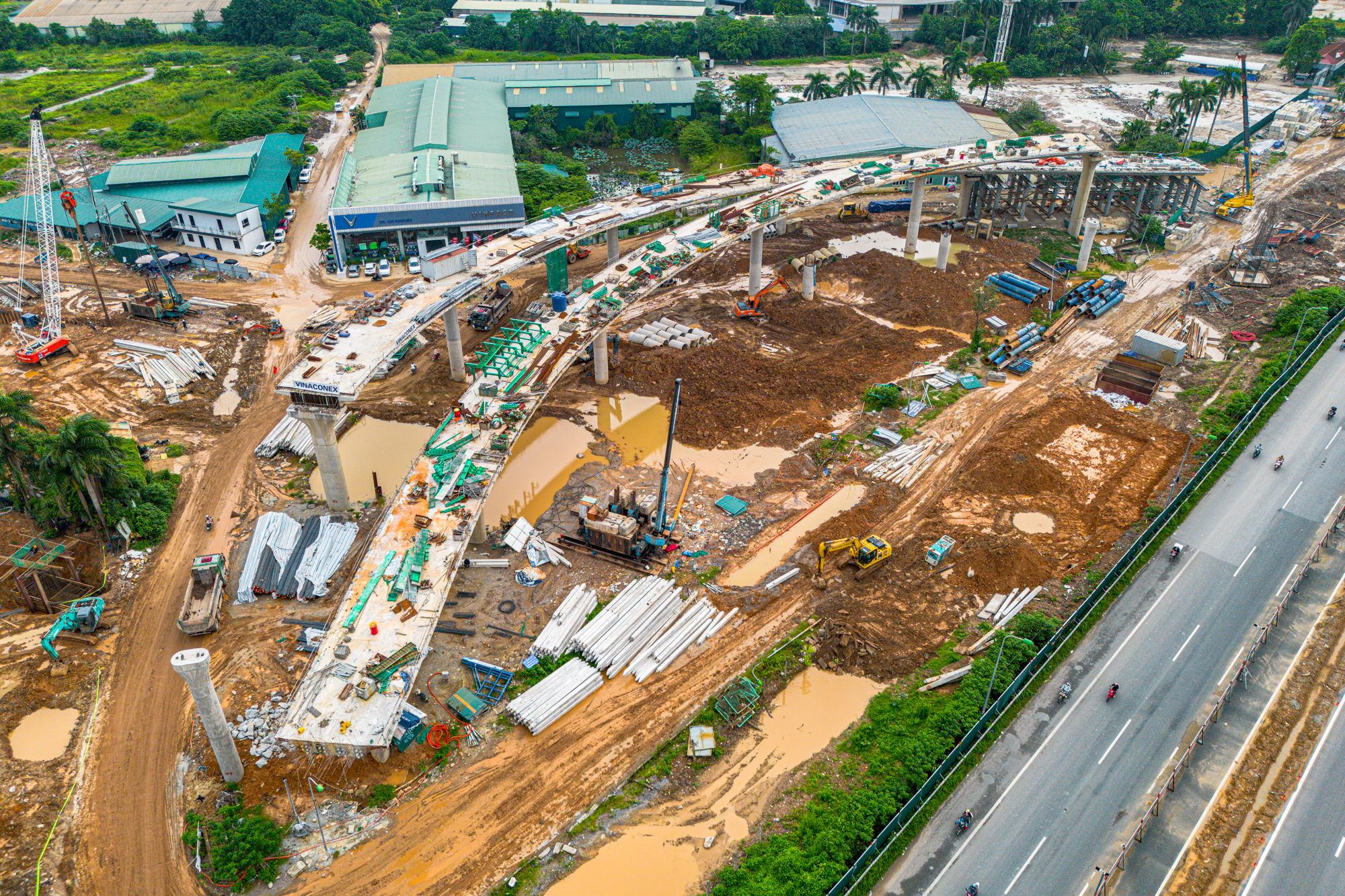 Toàn cảnh nút giao hơn 2.400 tỷ vượt đại lộ rộng nhất Việt Nam đang dần thành hình, loạt đại đô thị của Vingroup, Geleximco, MIK Group được hưởng lợi  - Ảnh 3.