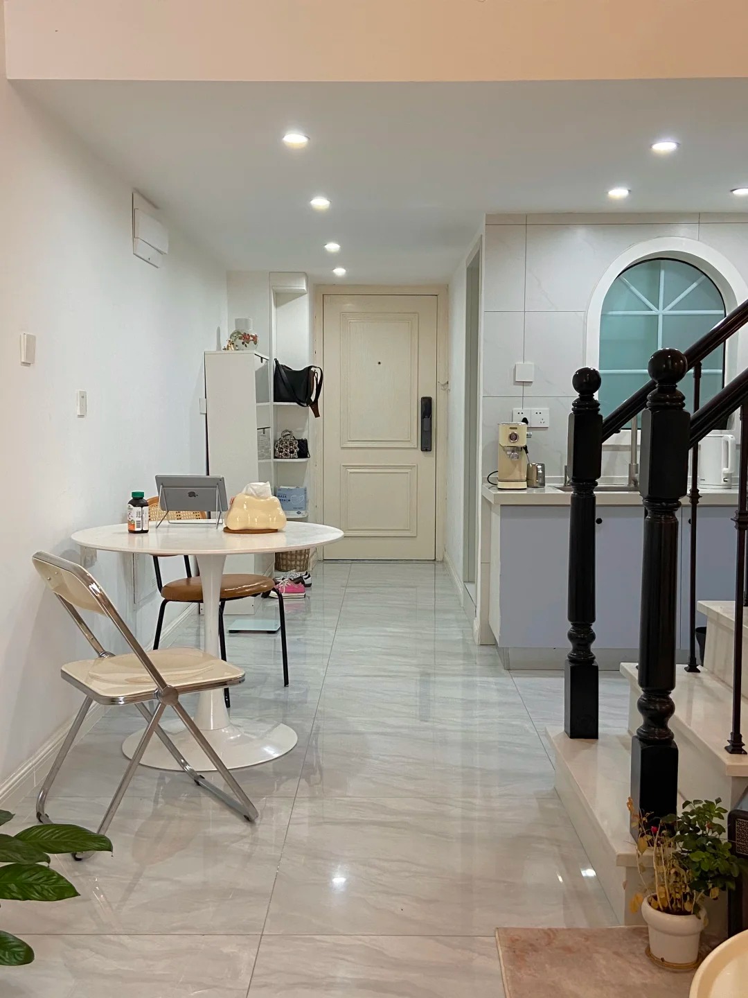 30 tuổi, mua được nhà 30m2 và ở với 2 con mèo: "Thế là đủ sống cả đời" - Ảnh 13.