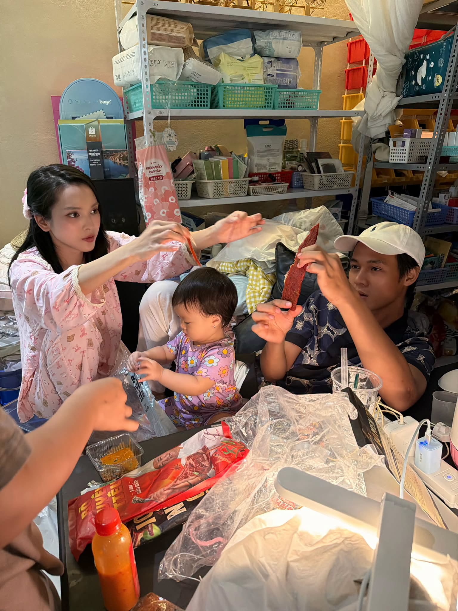 Mỹ nhân làm dâu miền Tây: Đám cưới không sính lễ, sống trong biệt phủ, khiếm trăm triệu mỗi tháng - Ảnh 6.