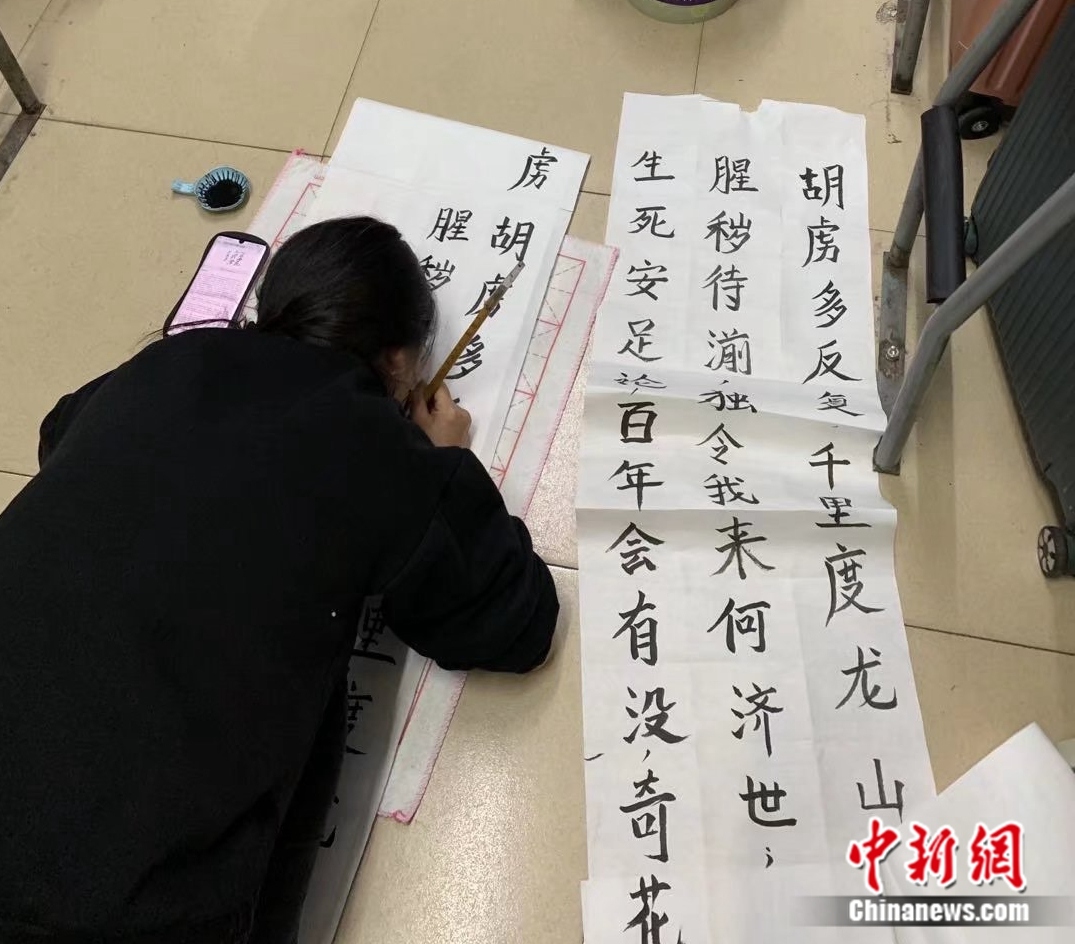 Ngành học dạy làm đám tang tại Trung Quốc:&nbsp;Ế ẩm bỗng hóa mỏ vàng, điểm chuẩn cao ngất, sinh viên giành giật nhau, 100% có việc làm- Ảnh 4.